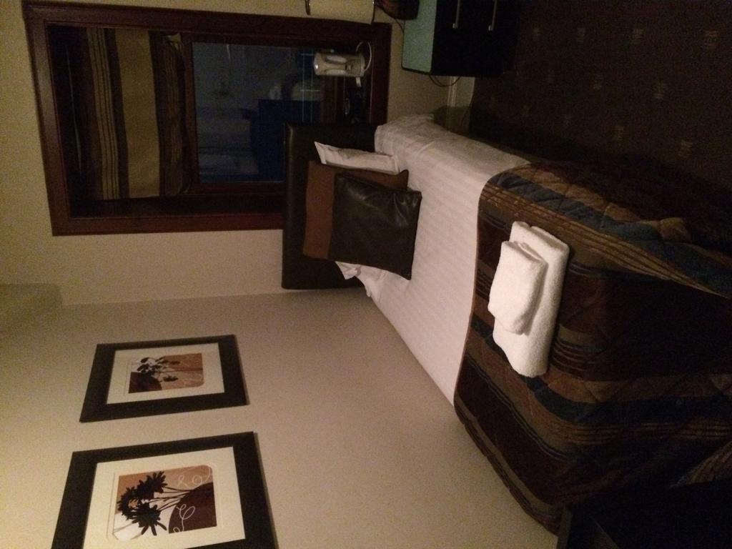 The Spinnaker Hotel Gourock Room photo