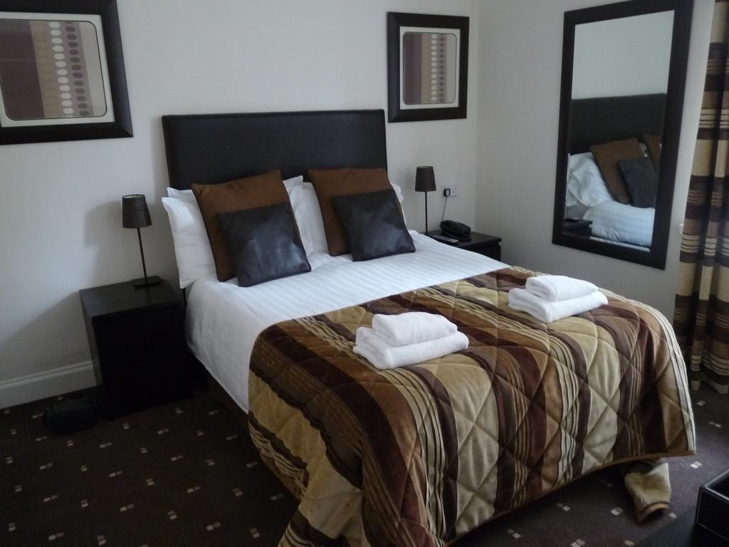 The Spinnaker Hotel Gourock Room photo