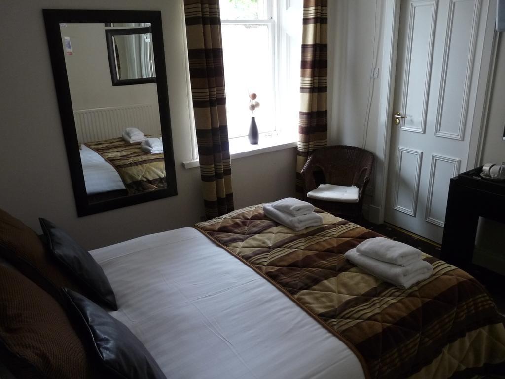 The Spinnaker Hotel Gourock Room photo